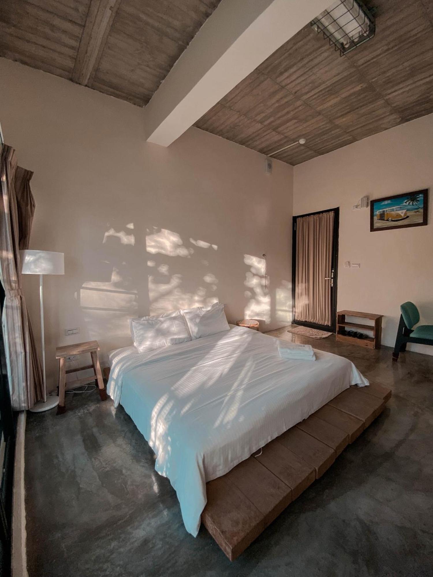 Lugo Hotel Manzhou Bagian luar foto